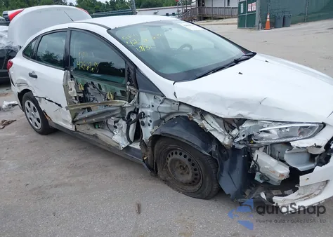 2017 Ford Focus S z USA, uszkodzony, nr VIN 1FADP3E20HL302784